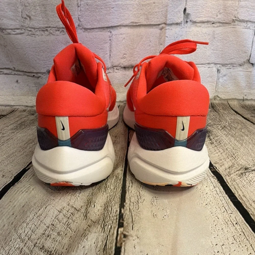 Nike Air Zoom Vomero 16 Red Mesh Low Top Athletic Running Sneakers Men SZ 10